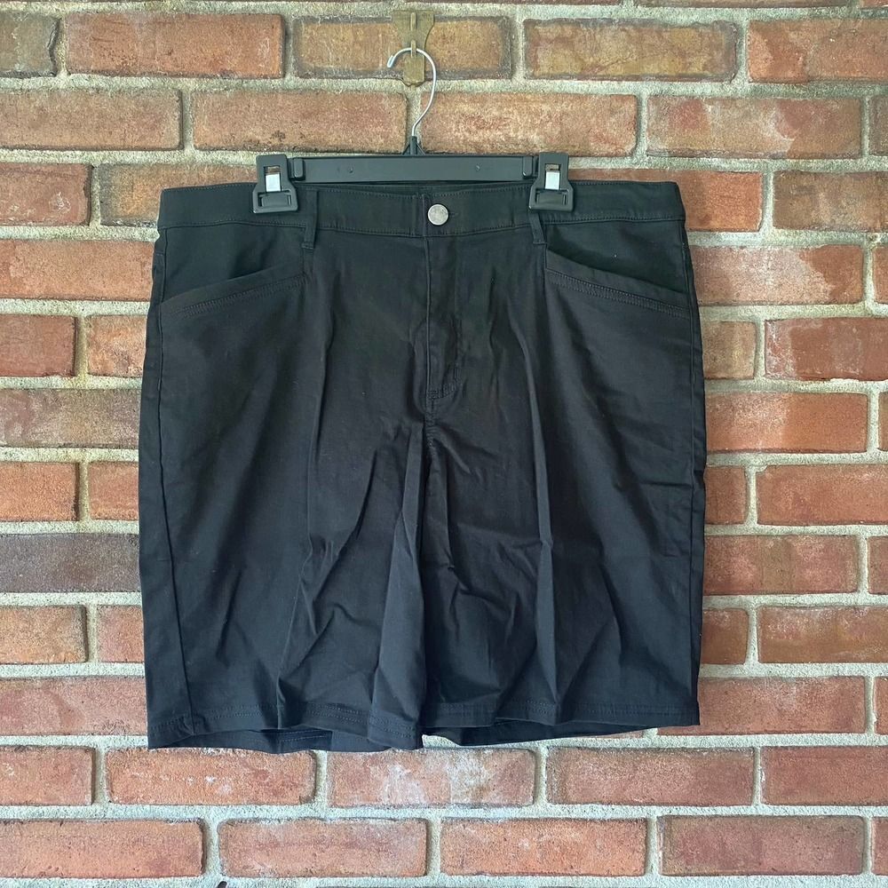 Briggs Black Shorts with Double Button Closure 14